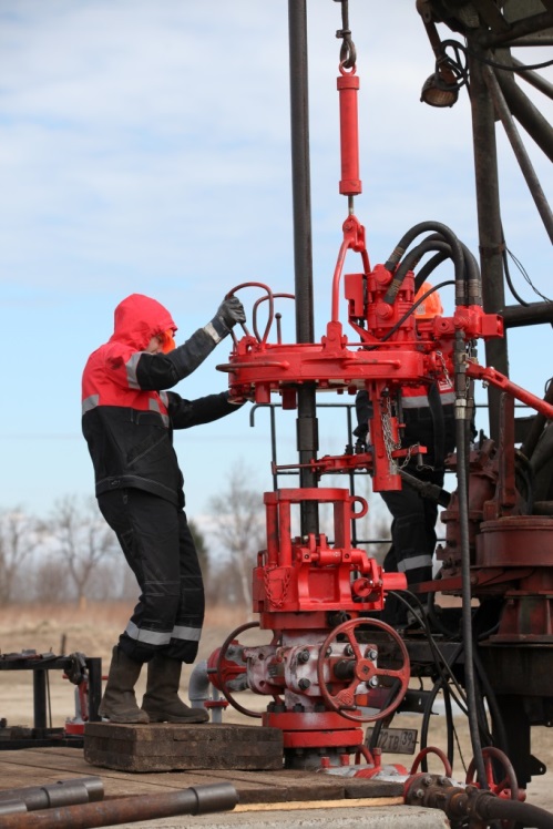 Land rig installation of  a corrosion-resistant ESP system